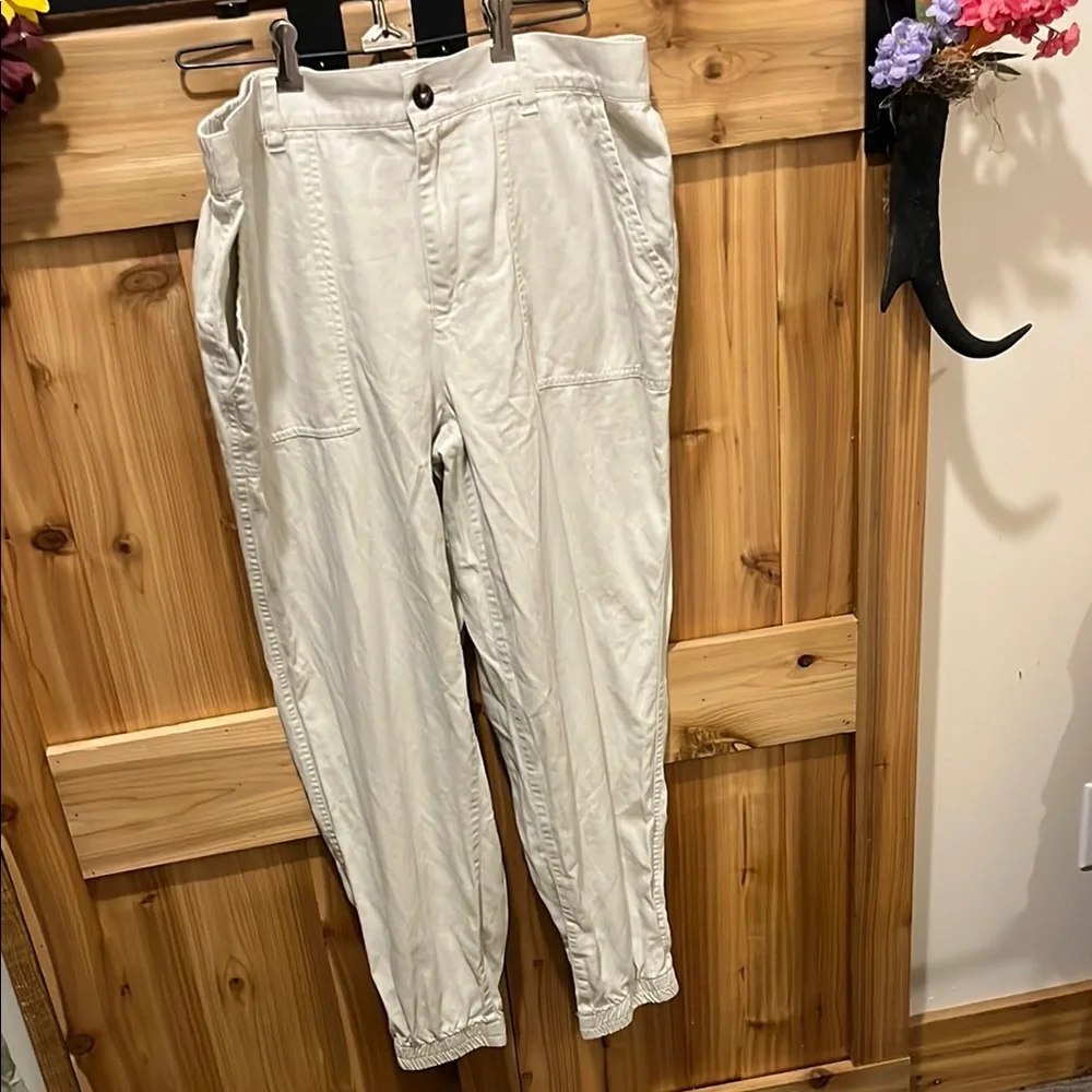 GAP Women's Cream Jogger Type Pants - Picture 1 of 10